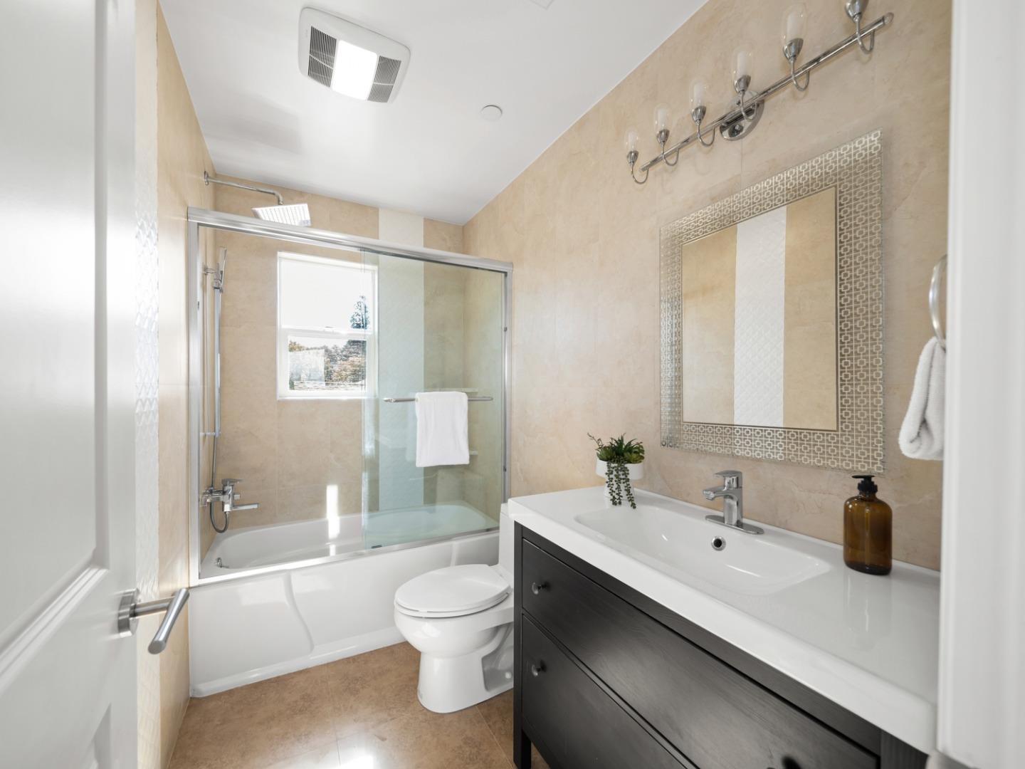 Detail Gallery Image 24 of 33 For 345 Laurel St, San Carlos,  CA 94070 - 4 Beds | 3 Baths