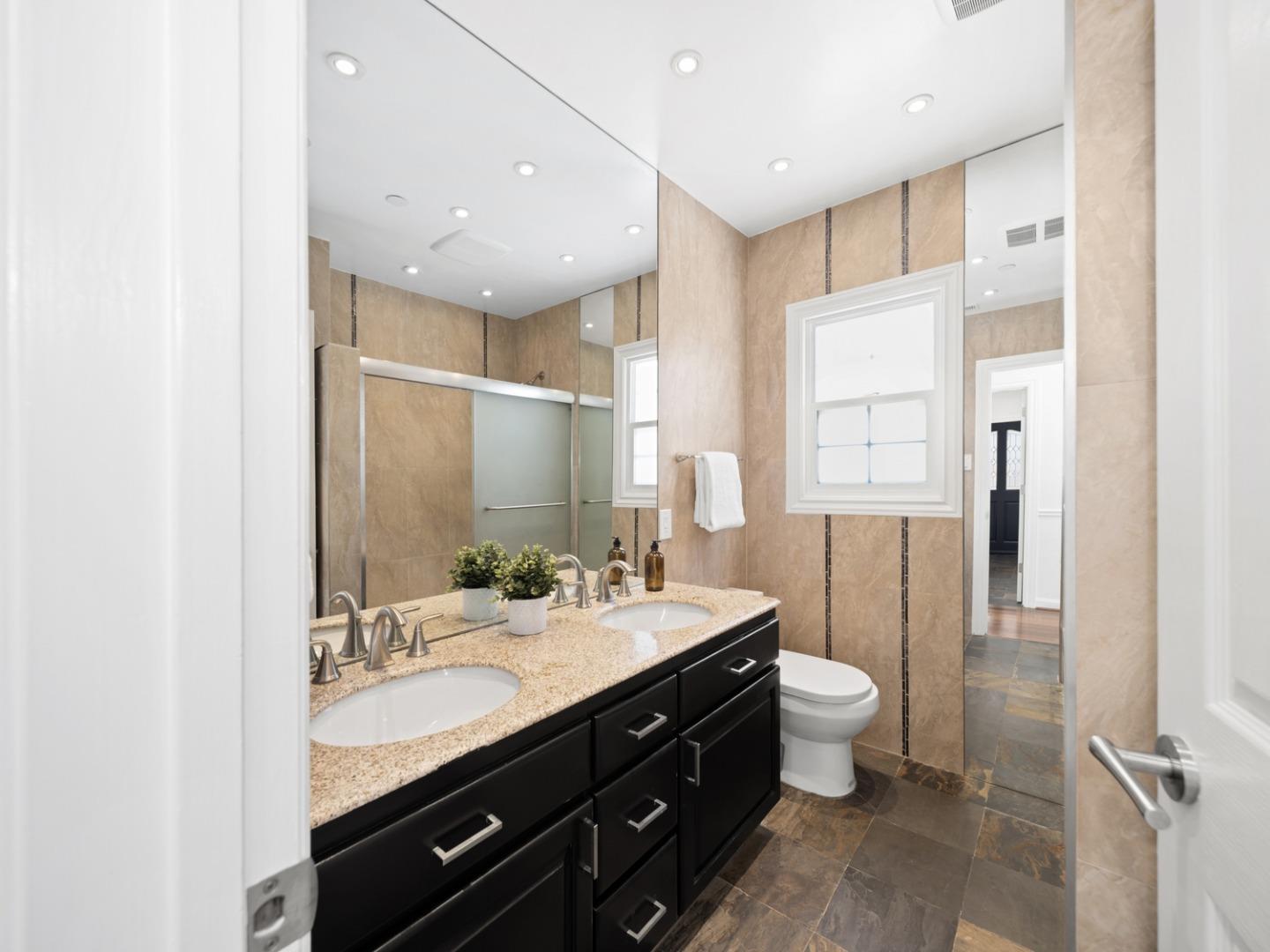 Detail Gallery Image 25 of 33 For 345 Laurel St, San Carlos,  CA 94070 - 4 Beds | 3 Baths