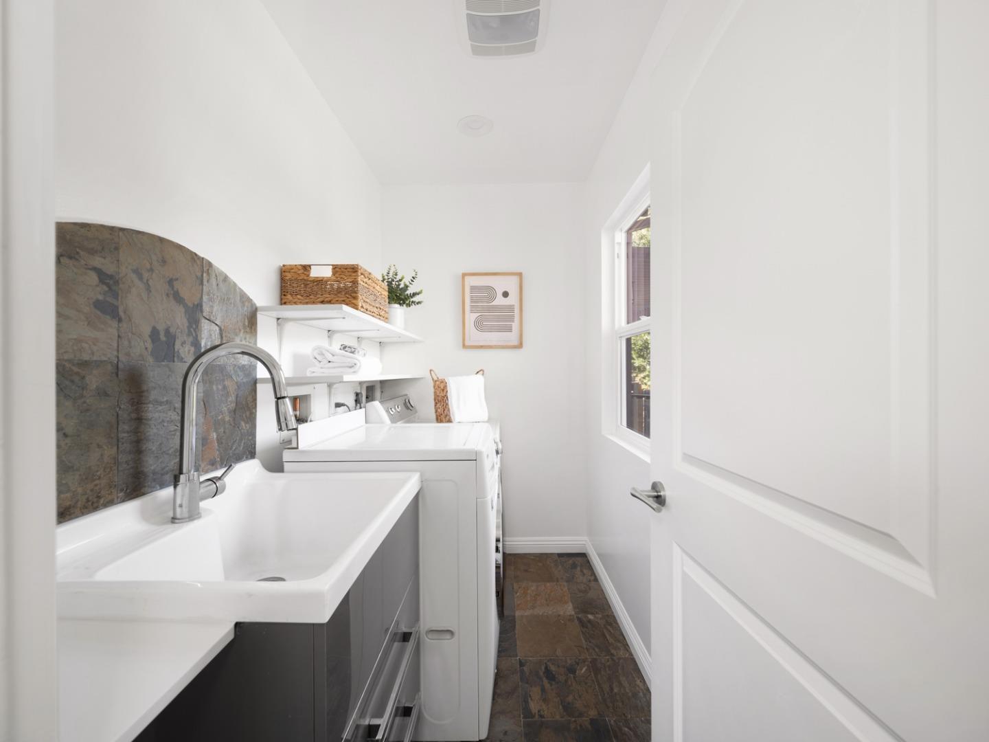 Detail Gallery Image 27 of 33 For 345 Laurel St, San Carlos,  CA 94070 - 4 Beds | 3 Baths