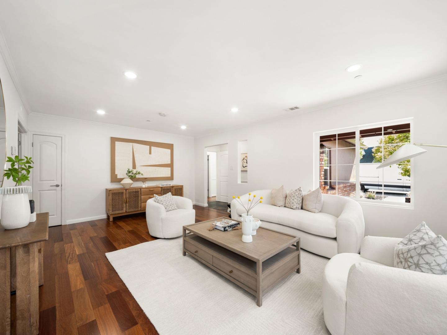 Detail Gallery Image 4 of 33 For 345 Laurel St, San Carlos,  CA 94070 - 4 Beds | 3 Baths