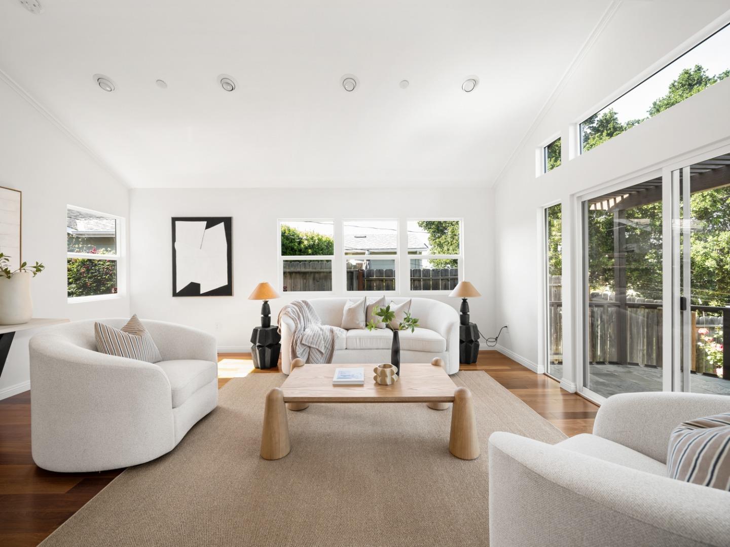 Detail Gallery Image 8 of 33 For 345 Laurel St, San Carlos,  CA 94070 - 4 Beds | 3 Baths