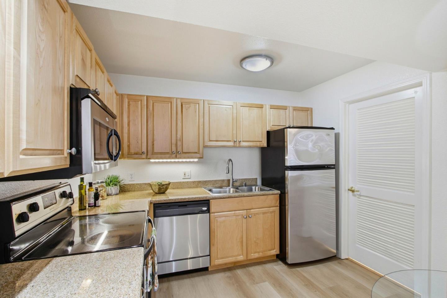 Detail Gallery Image 10 of 20 For 631 E El Camino Real #102,  Sunnyvale,  CA 94087 - 1 Beds | 1 Baths