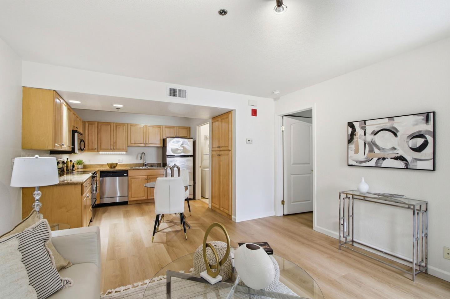 Detail Gallery Image 8 of 20 For 631 E El Camino Real #102,  Sunnyvale,  CA 94087 - 1 Beds | 1 Baths