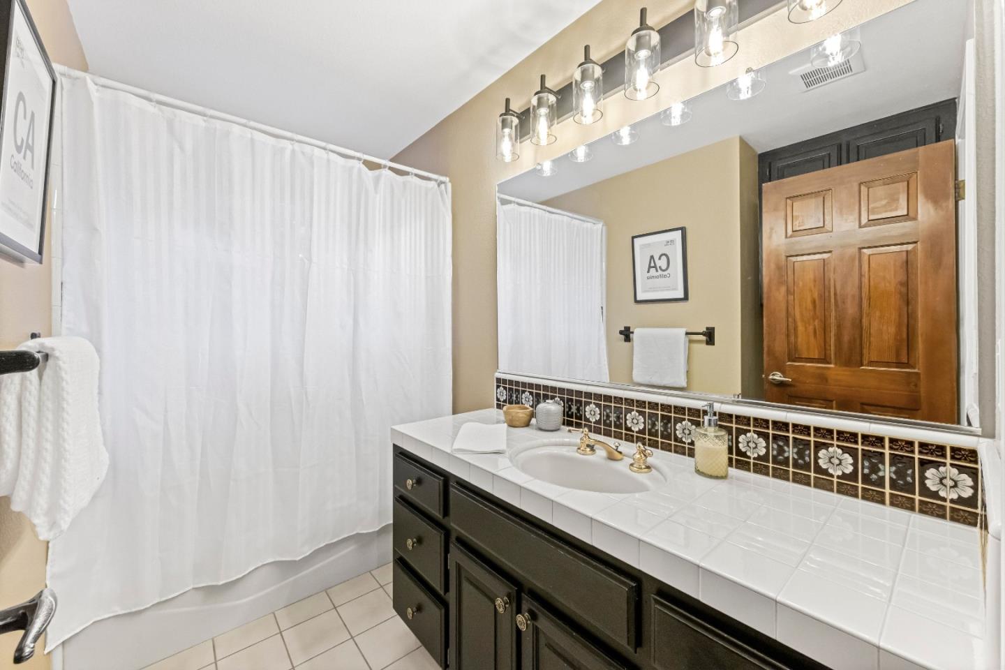 Detail Gallery Image 16 of 115 For 3785 Live Oak Ln, Morgan Hill,  CA 95037 - 5 Beds | 3/1 Baths