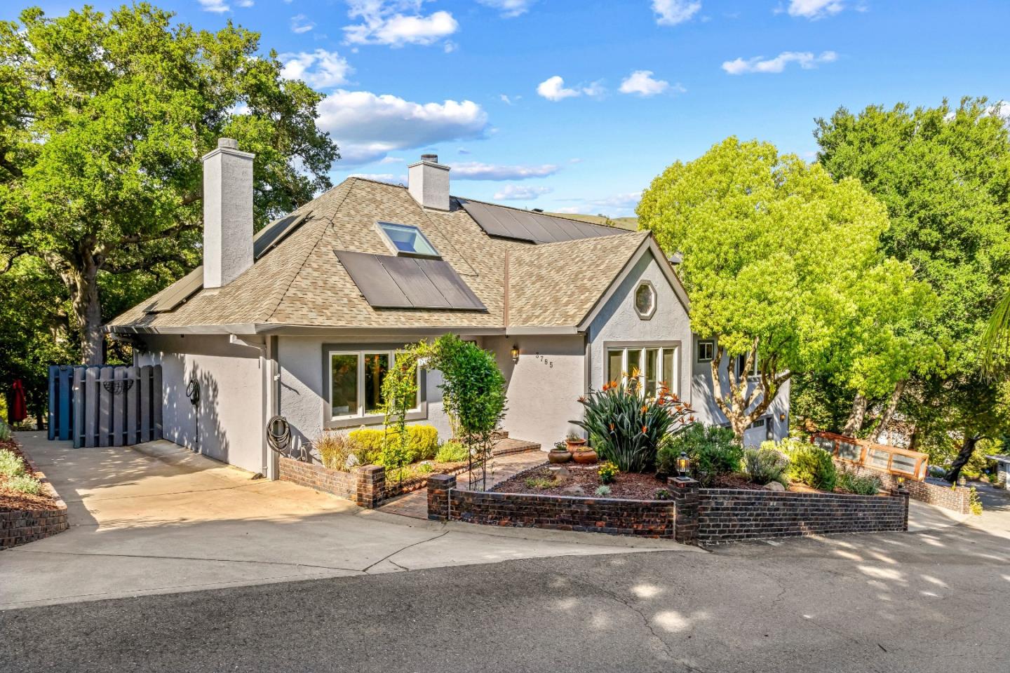 Detail Gallery Image 3 of 115 For 3785 Live Oak Ln, Morgan Hill,  CA 95037 - 5 Beds | 3/1 Baths