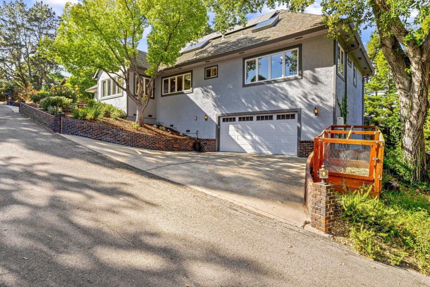 Detail Gallery Image 4 of 115 For 3785 Live Oak Ln, Morgan Hill,  CA 95037 - 5 Beds | 3/1 Baths