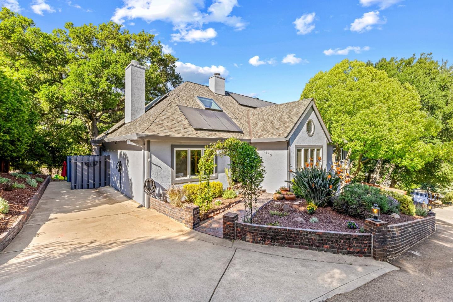 Detail Gallery Image 6 of 115 For 3785 Live Oak Ln, Morgan Hill,  CA 95037 - 5 Beds | 3/1 Baths