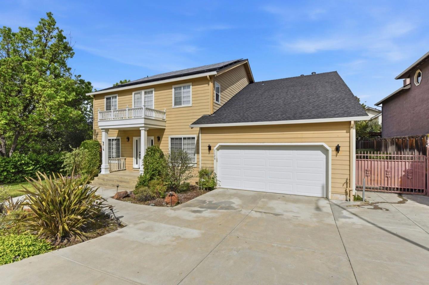 Detail Gallery Image 4 of 19 For 1129 Foxhurst Way, San Jose,  CA 95120 - 5 Beds | 3/1 Baths