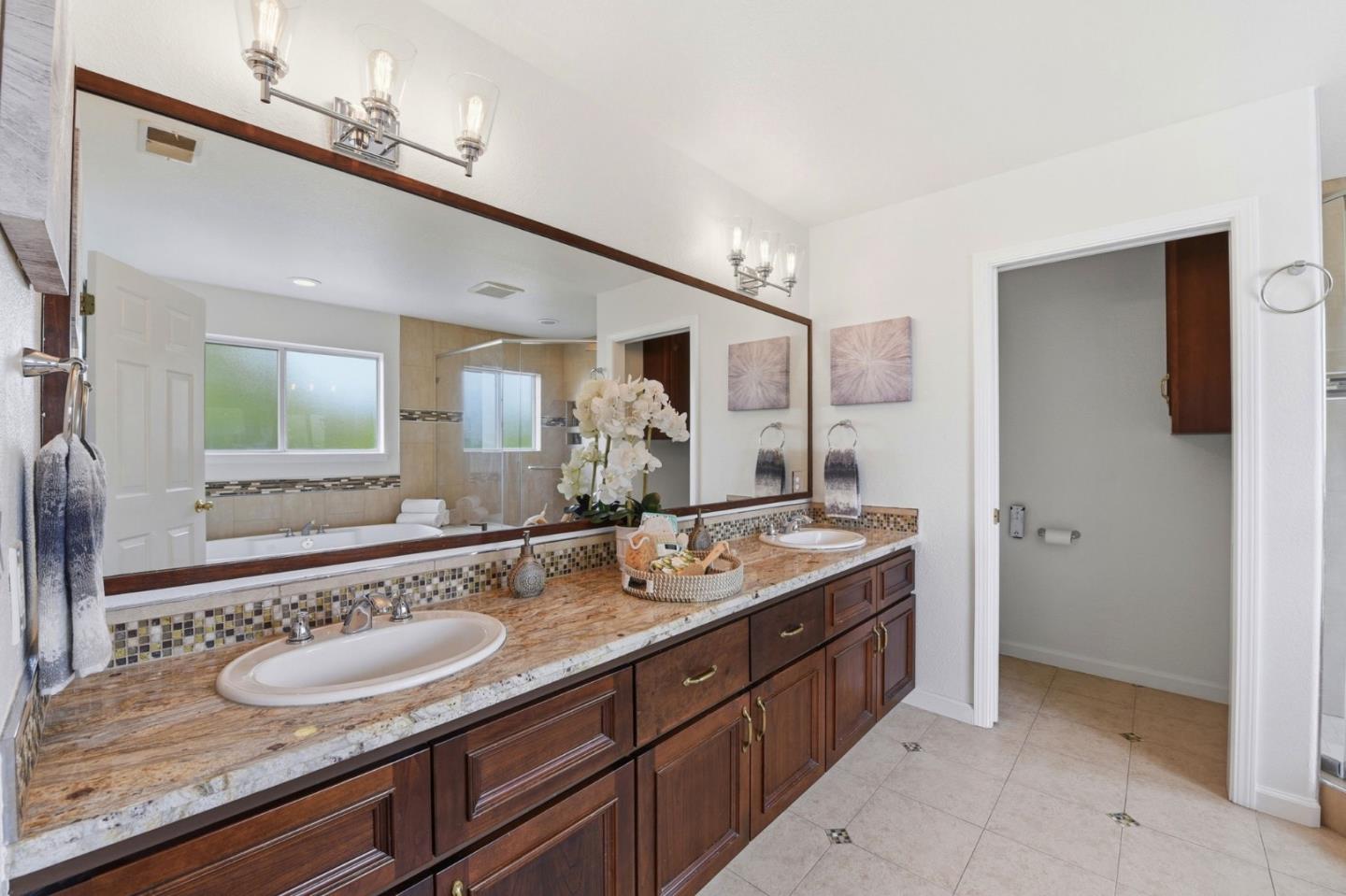 Detail Gallery Image 41 of 66 For 1129 Foxhurst Way, San Jose,  CA 95120 - 5 Beds | 3/1 Baths