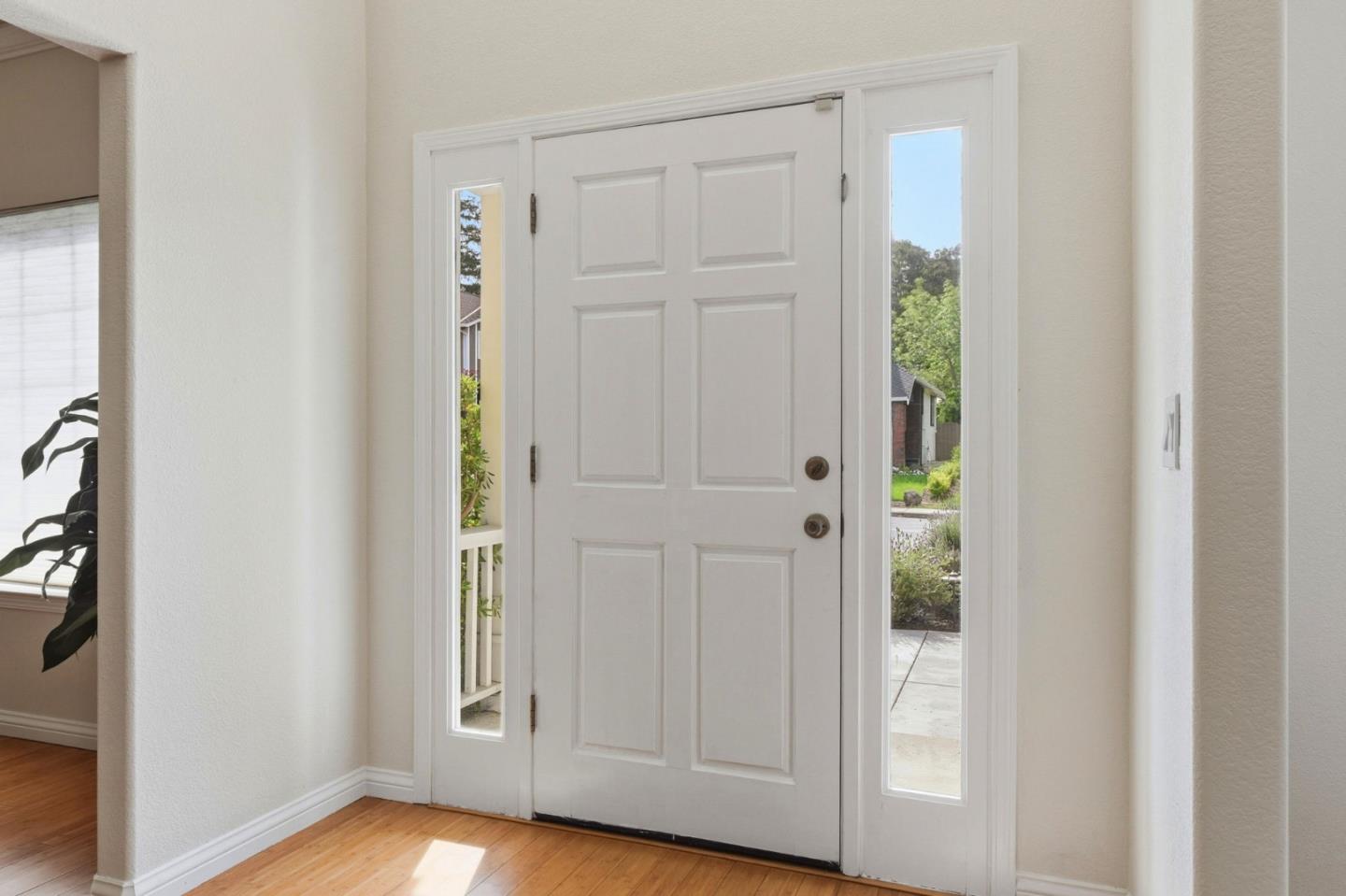 Detail Gallery Image 8 of 19 For 1129 Foxhurst Way, San Jose,  CA 95120 - 5 Beds | 3/1 Baths