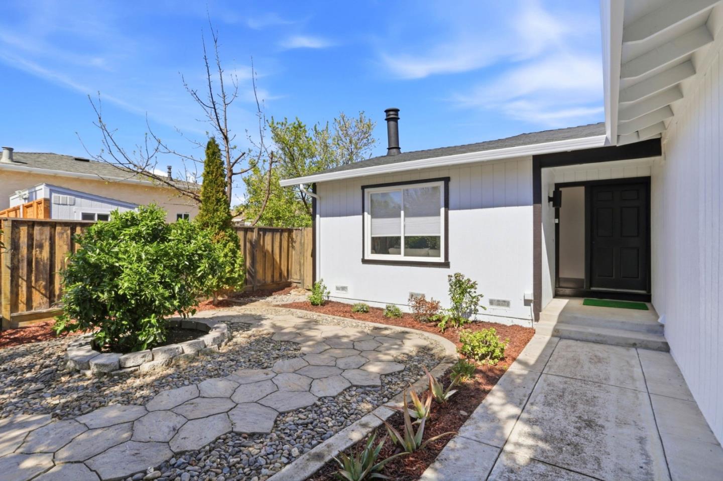 Detail Gallery Image 2 of 32 For 545 E Arques Ave, Sunnyvale,  CA 94085 - 3 Beds | 2 Baths