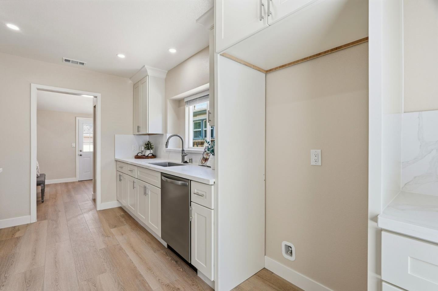 Detail Gallery Image 16 of 25 For 135 E Younger Ave, San Jose,  CA 95112 - 3 Beds | 2 Baths