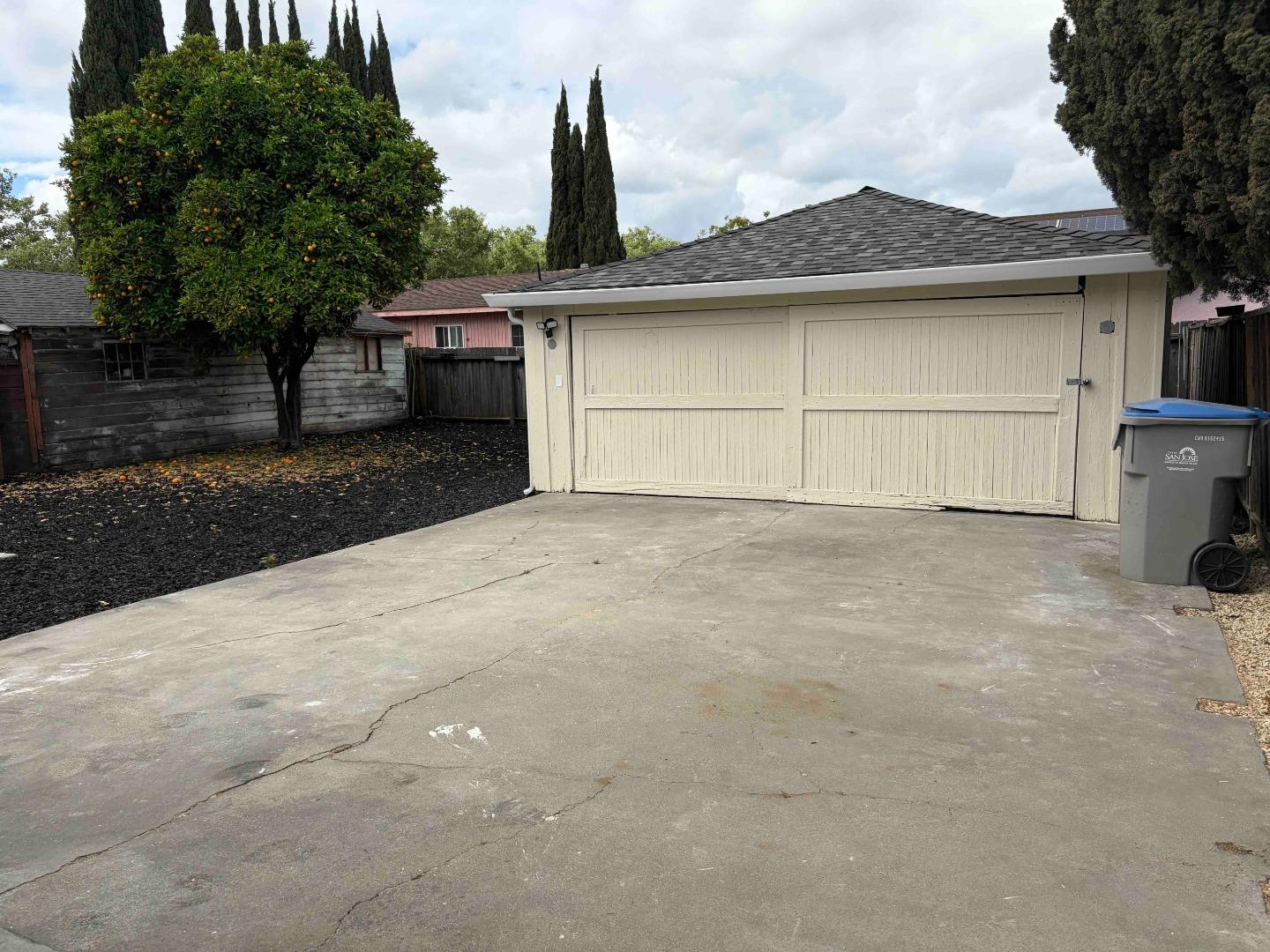 Detail Gallery Image 2 of 4 For 135 E Younger Ave, San Jose,  CA 95112 - 3 Beds | 2 Baths