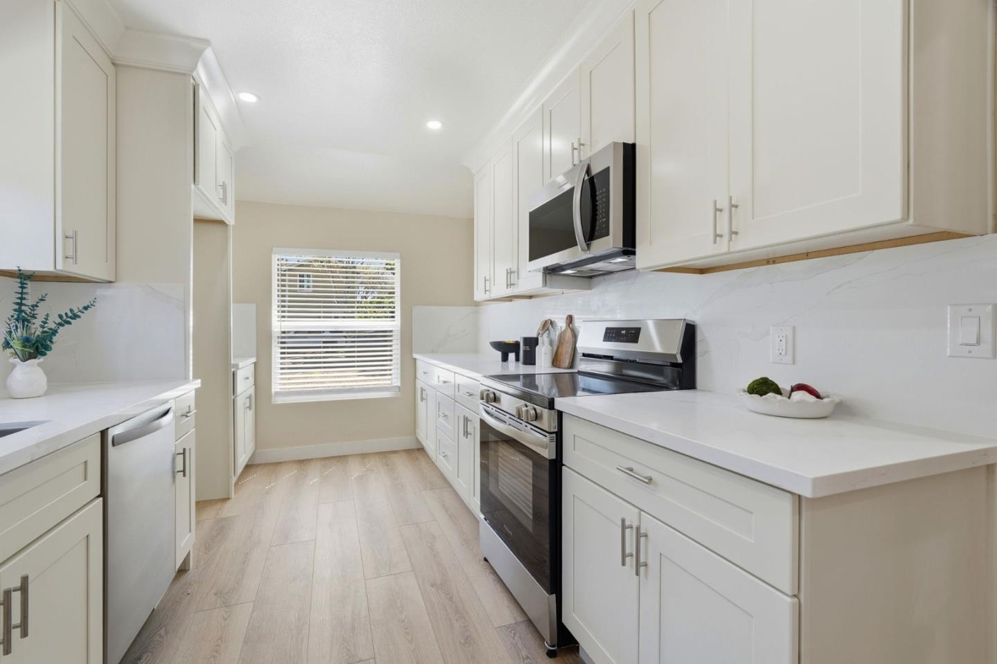 Detail Gallery Image 7 of 25 For 135 E Younger Ave, San Jose,  CA 95112 - 3 Beds | 2 Baths