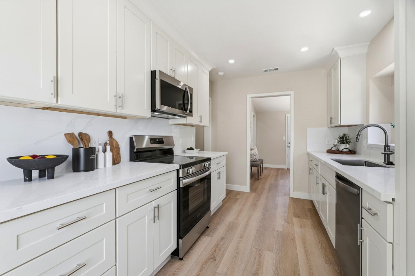 Detail Gallery Image 8 of 25 For 135 E Younger Ave, San Jose,  CA 95112 - 3 Beds | 2 Baths