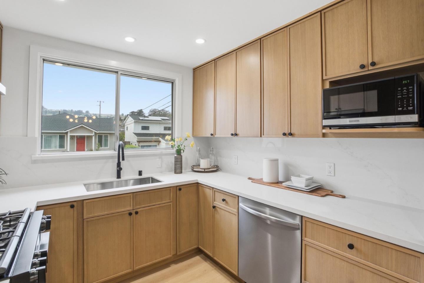 Detail Gallery Image 10 of 35 For 126 Rosewood Way, South San Francisco,  CA 94080 - 3 Beds | 1 Baths