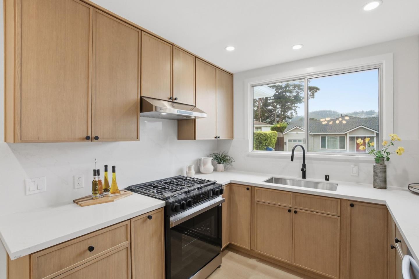 Detail Gallery Image 11 of 35 For 126 Rosewood Way, South San Francisco,  CA 94080 - 3 Beds | 1 Baths