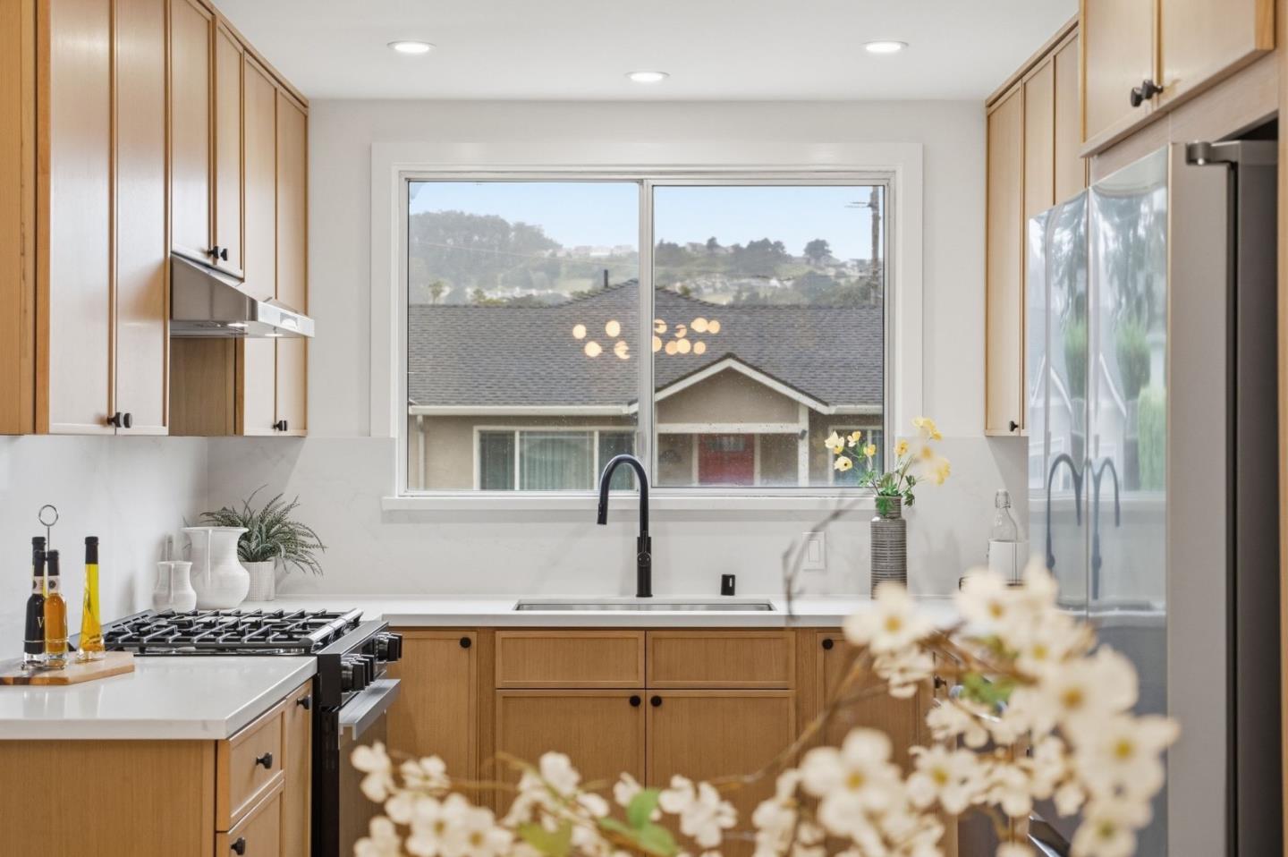 Detail Gallery Image 8 of 35 For 126 Rosewood Way, South San Francisco,  CA 94080 - 3 Beds | 1 Baths