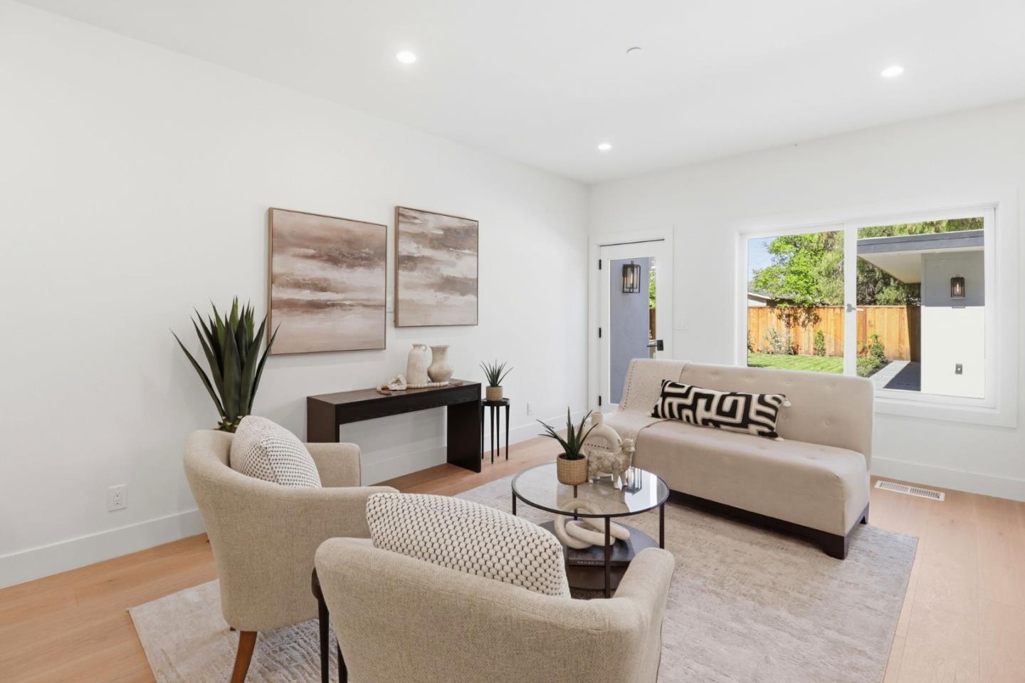 Detail Gallery Image 10 of 44 For 445 Iris St, Redwood City,  CA 94062 - 4 Beds | 3/1 Baths