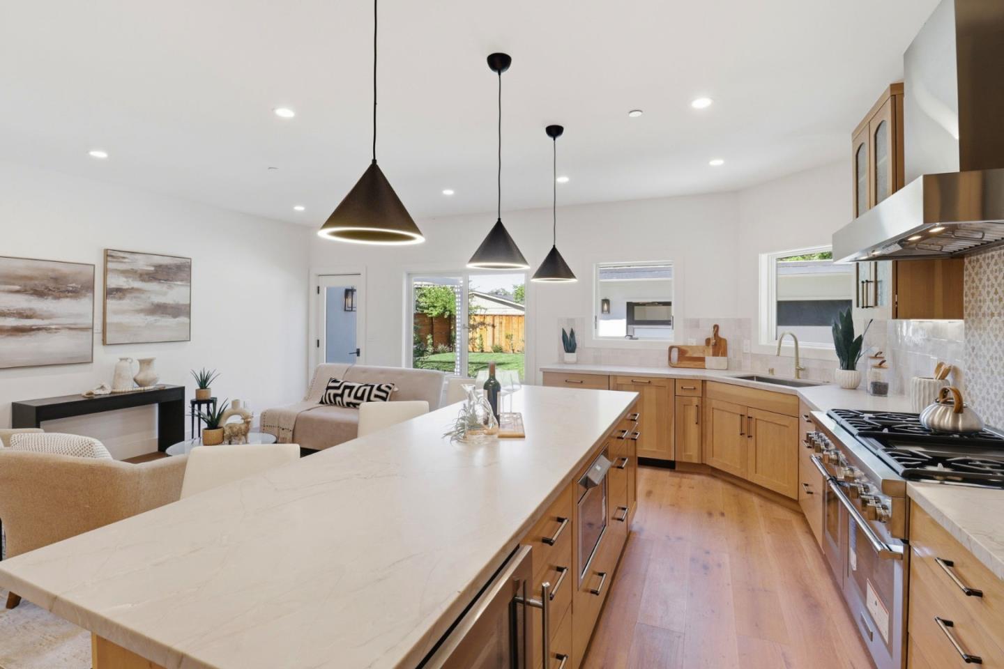 Detail Gallery Image 11 of 44 For 445 Iris St, Redwood City,  CA 94062 - 4 Beds | 3/1 Baths