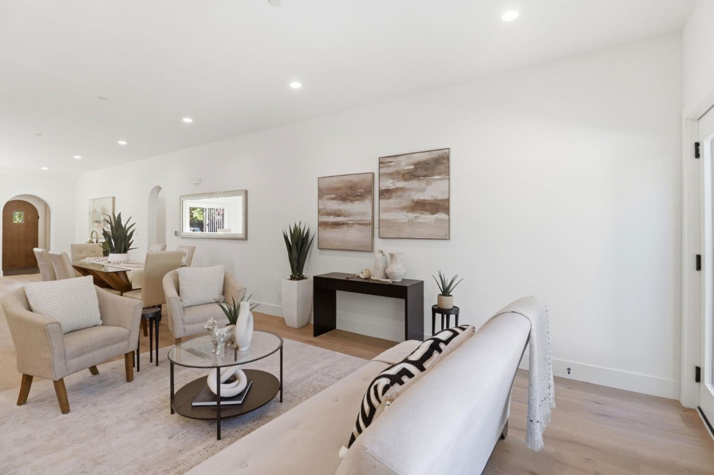 Detail Gallery Image 13 of 44 For 445 Iris St, Redwood City,  CA 94062 - 4 Beds | 3/1 Baths