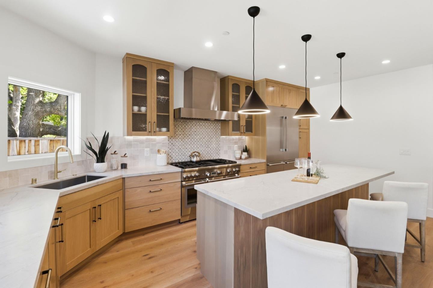 Detail Gallery Image 17 of 44 For 445 Iris St, Redwood City,  CA 94062 - 4 Beds | 3/1 Baths