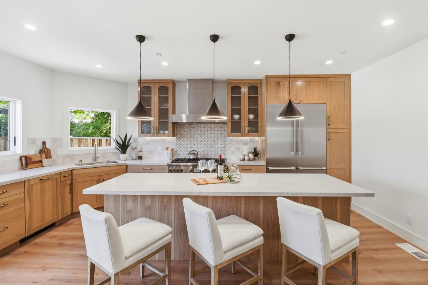 Detail Gallery Image 18 of 44 For 445 Iris St, Redwood City,  CA 94062 - 4 Beds | 3/1 Baths