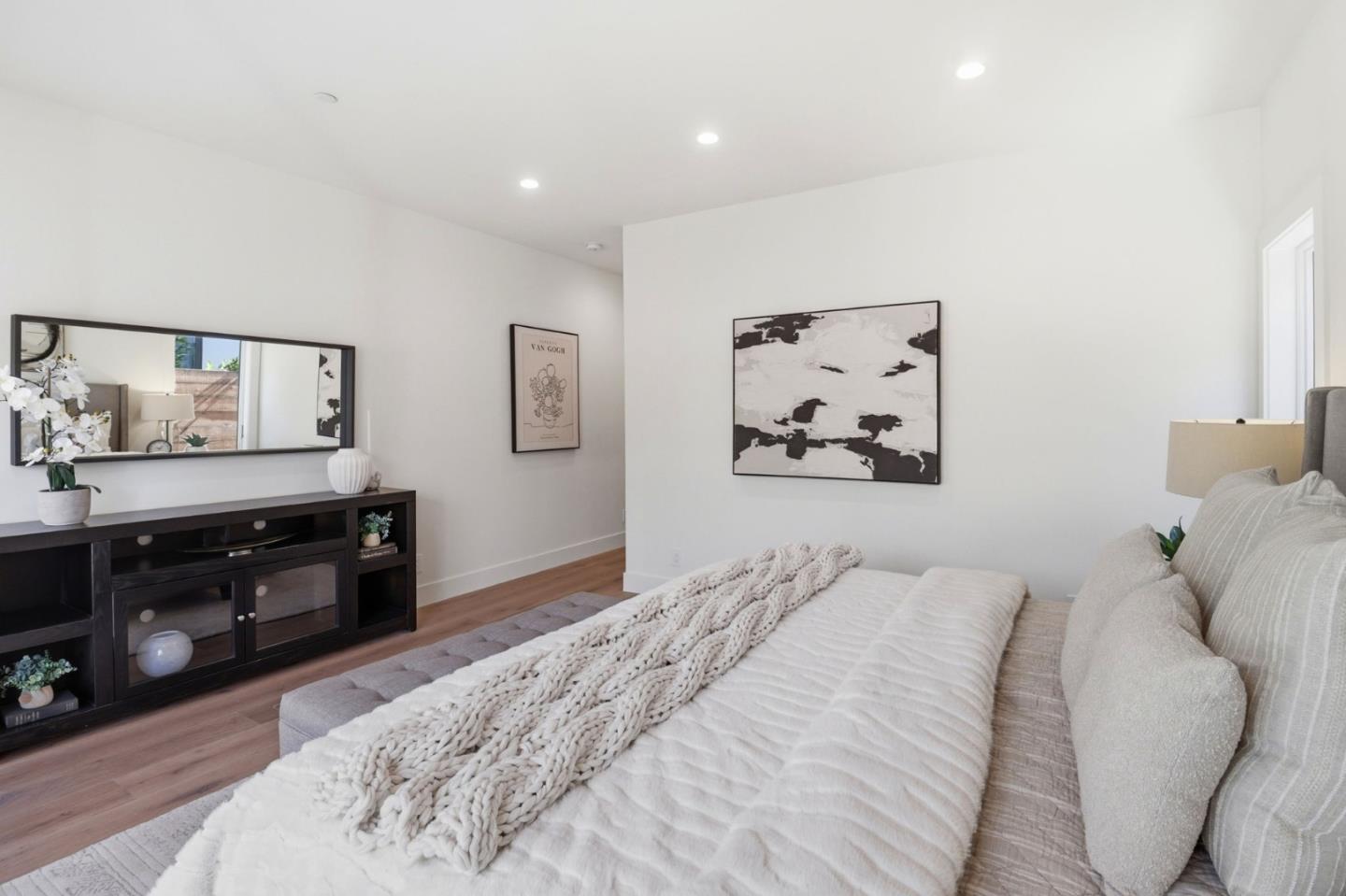 Detail Gallery Image 23 of 44 For 445 Iris St, Redwood City,  CA 94062 - 4 Beds | 3/1 Baths