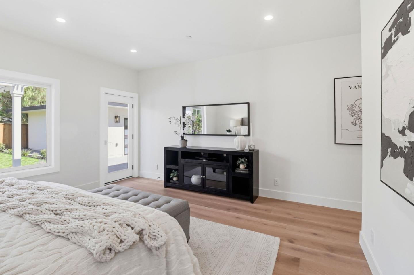 Detail Gallery Image 24 of 44 For 445 Iris St, Redwood City,  CA 94062 - 4 Beds | 3/1 Baths