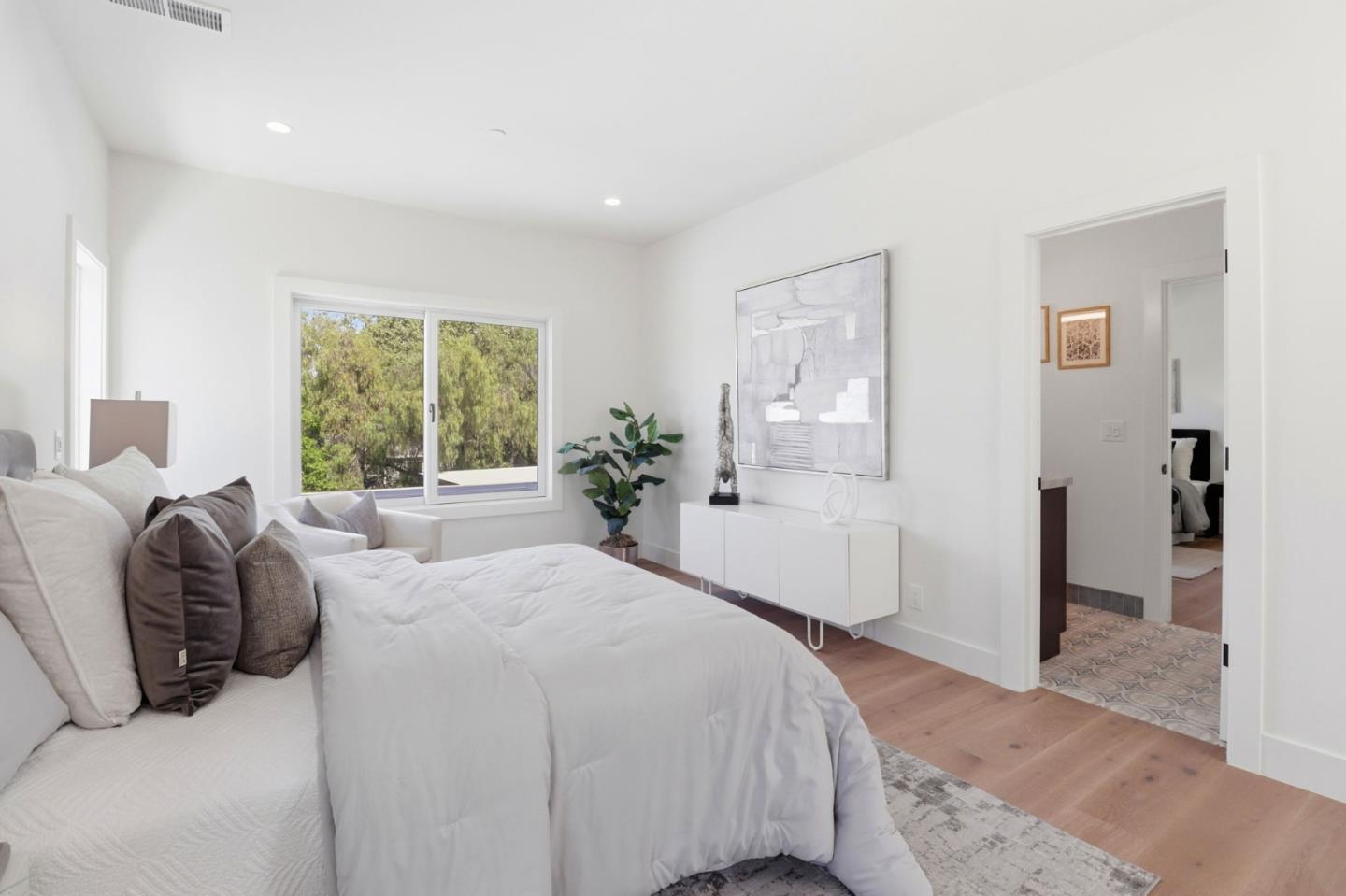 Detail Gallery Image 28 of 44 For 445 Iris St, Redwood City,  CA 94062 - 4 Beds | 3/1 Baths