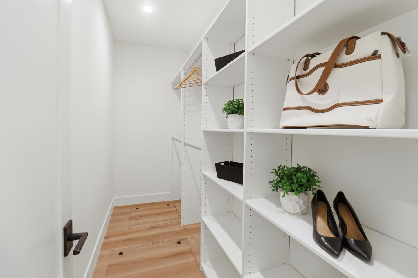 Detail Gallery Image 30 of 44 For 445 Iris St, Redwood City,  CA 94062 - 4 Beds | 3/1 Baths