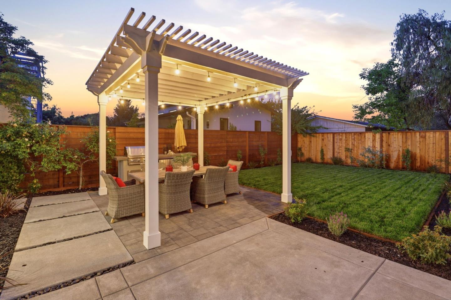 Detail Gallery Image 38 of 44 For 445 Iris St, Redwood City,  CA 94062 - 4 Beds | 3/1 Baths