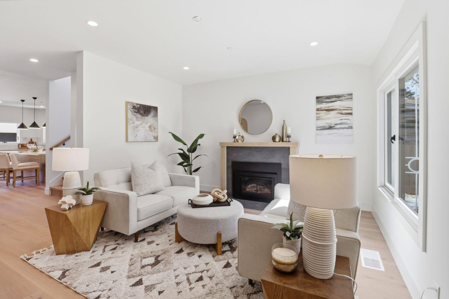 Detail Gallery Image 4 of 44 For 445 Iris St, Redwood City,  CA 94062 - 4 Beds | 3/1 Baths