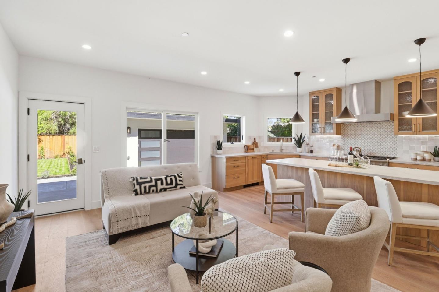 Detail Gallery Image 9 of 44 For 445 Iris St, Redwood City,  CA 94062 - 4 Beds | 3/1 Baths