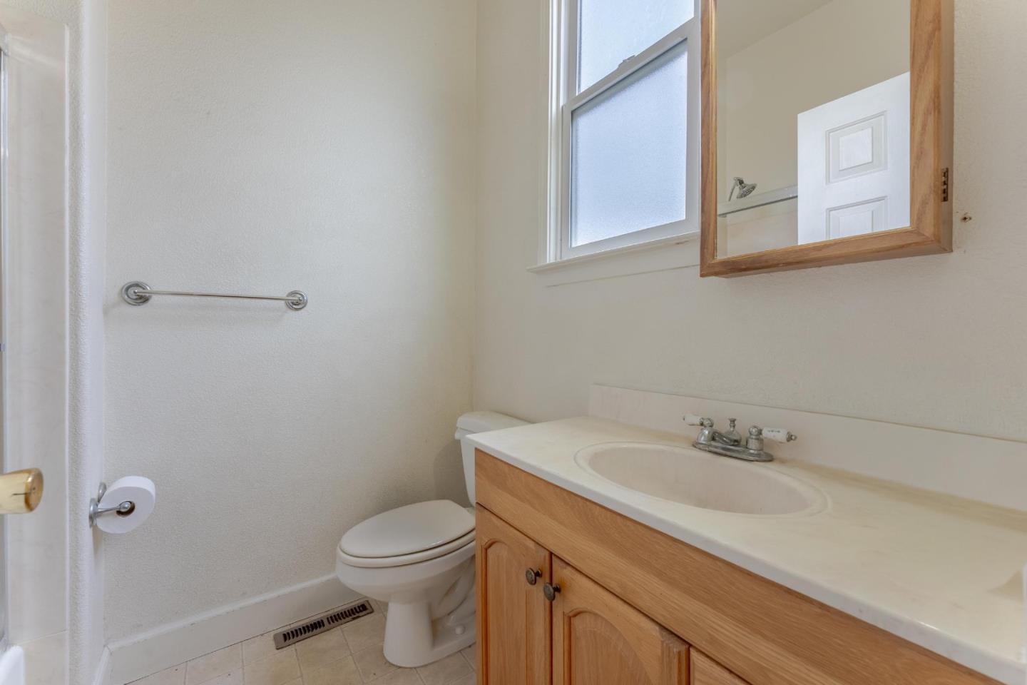 Detail Gallery Image 10 of 40 For 1030 Locust St, San Jose,  CA 95110 - 4 Beds | 2/1 Baths