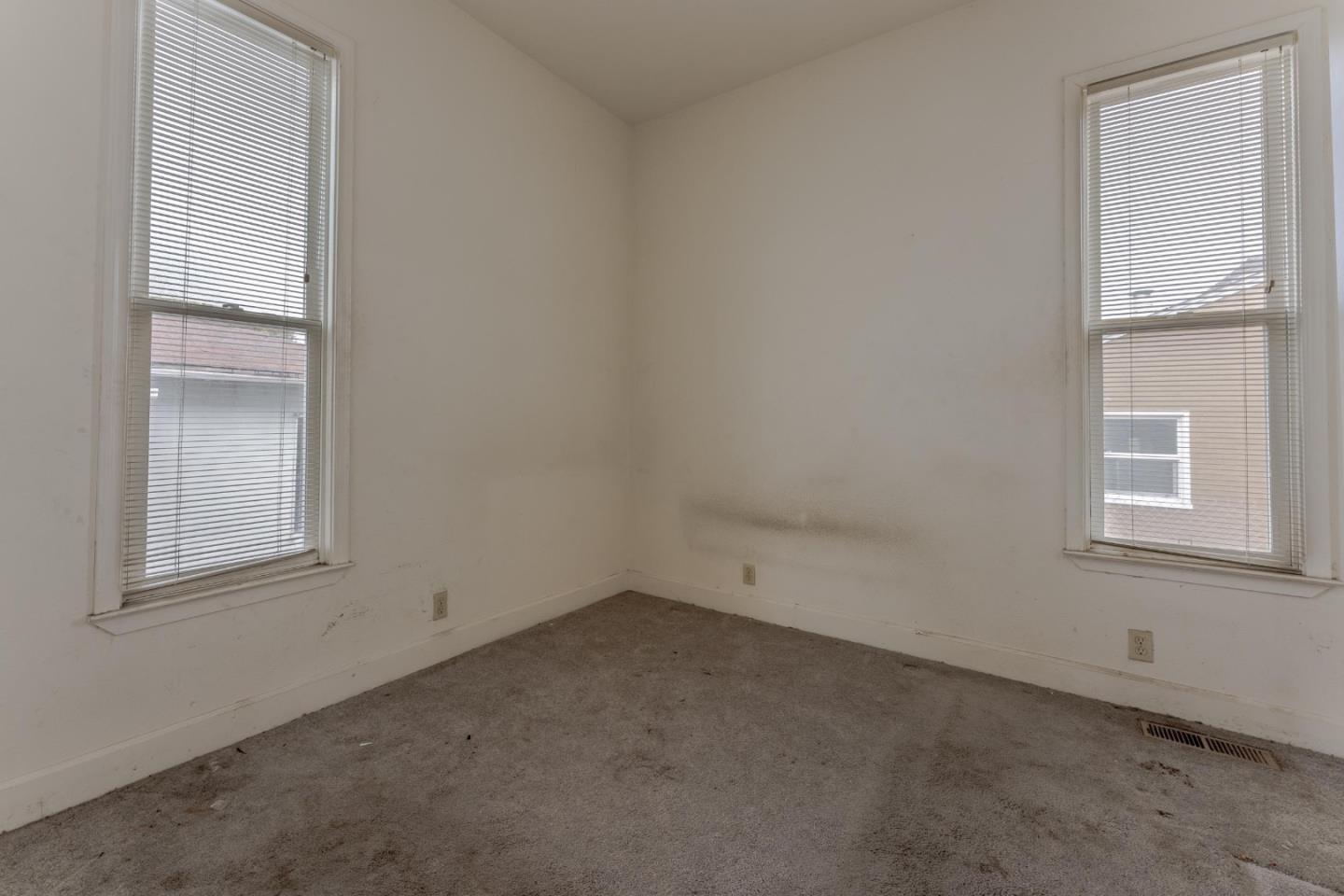 Detail Gallery Image 11 of 40 For 1030 Locust St, San Jose,  CA 95110 - 4 Beds | 2/1 Baths