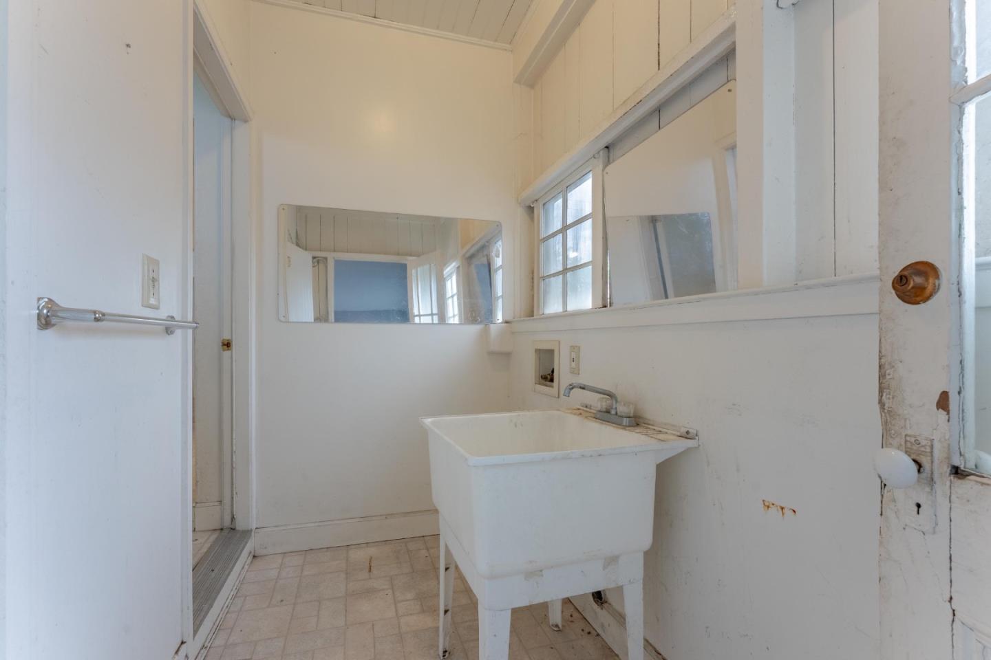 Detail Gallery Image 16 of 40 For 1030 Locust St, San Jose,  CA 95110 - 4 Beds | 2/1 Baths