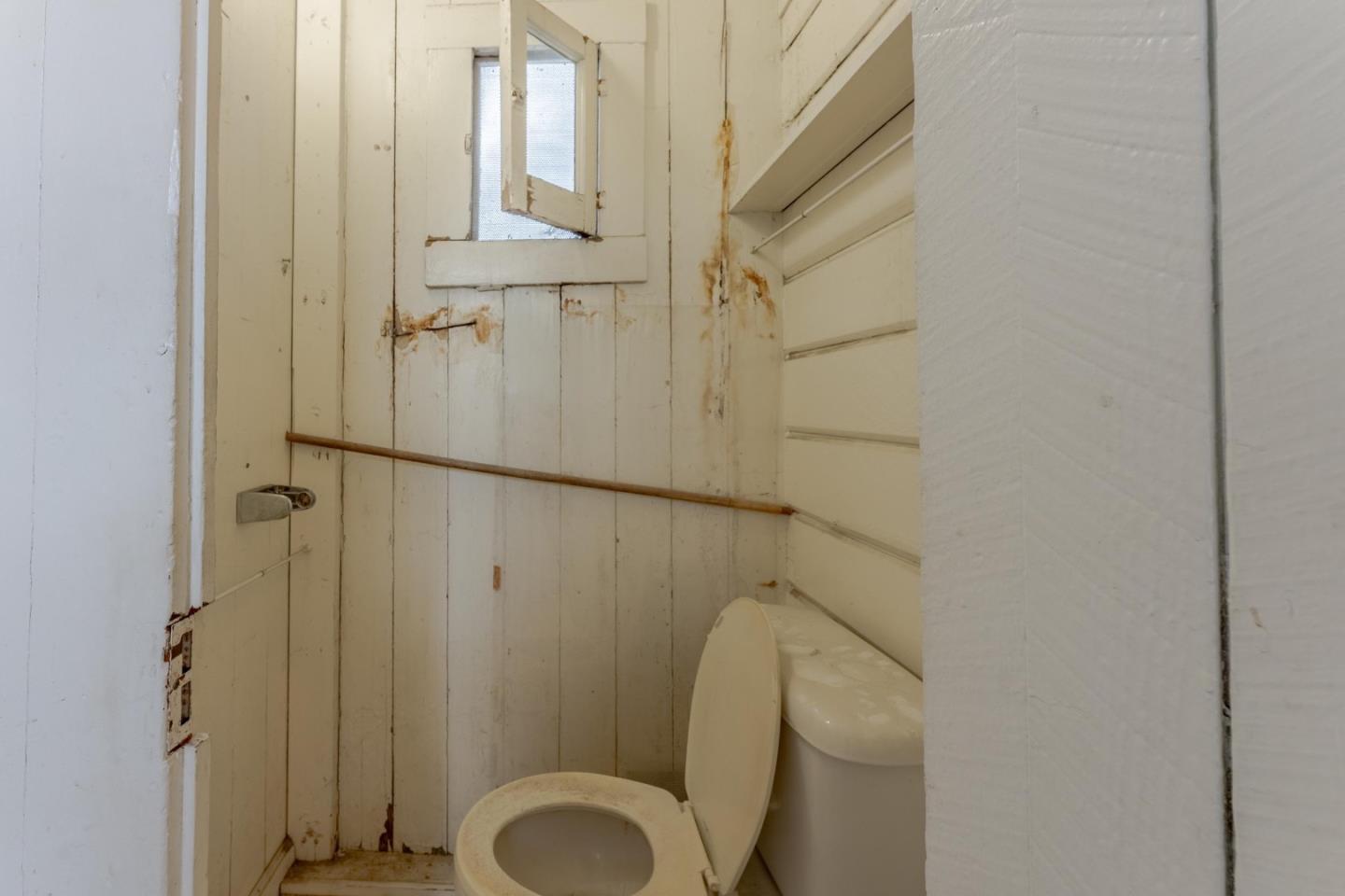 Detail Gallery Image 17 of 40 For 1030 Locust St, San Jose,  CA 95110 - 4 Beds | 2/1 Baths