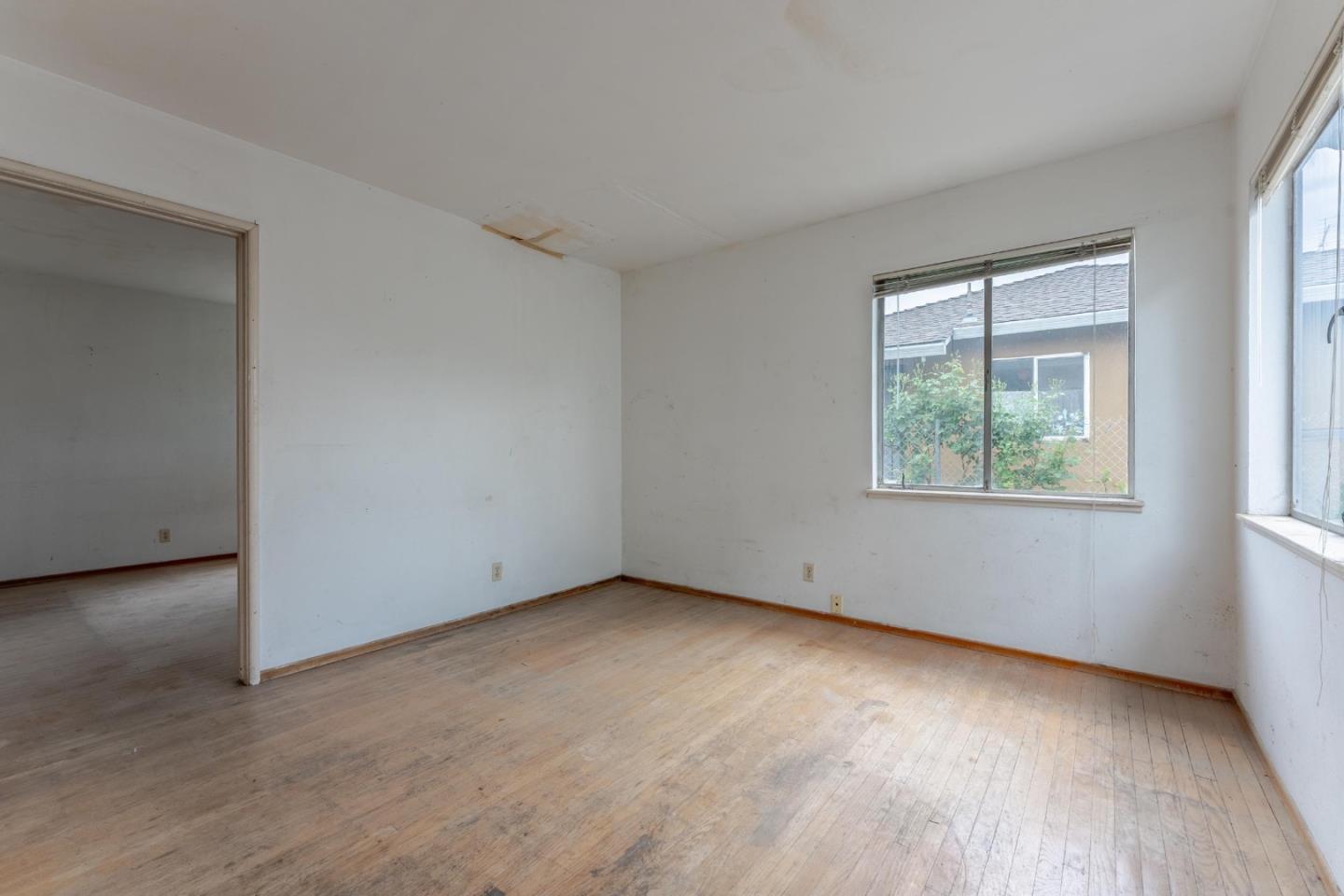 Detail Gallery Image 19 of 40 For 1030 Locust St, San Jose,  CA 95110 - 4 Beds | 2/1 Baths