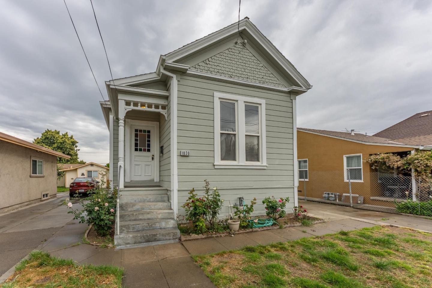 Detail Gallery Image 2 of 40 For 1030 Locust St, San Jose,  CA 95110 - 4 Beds | 2/1 Baths