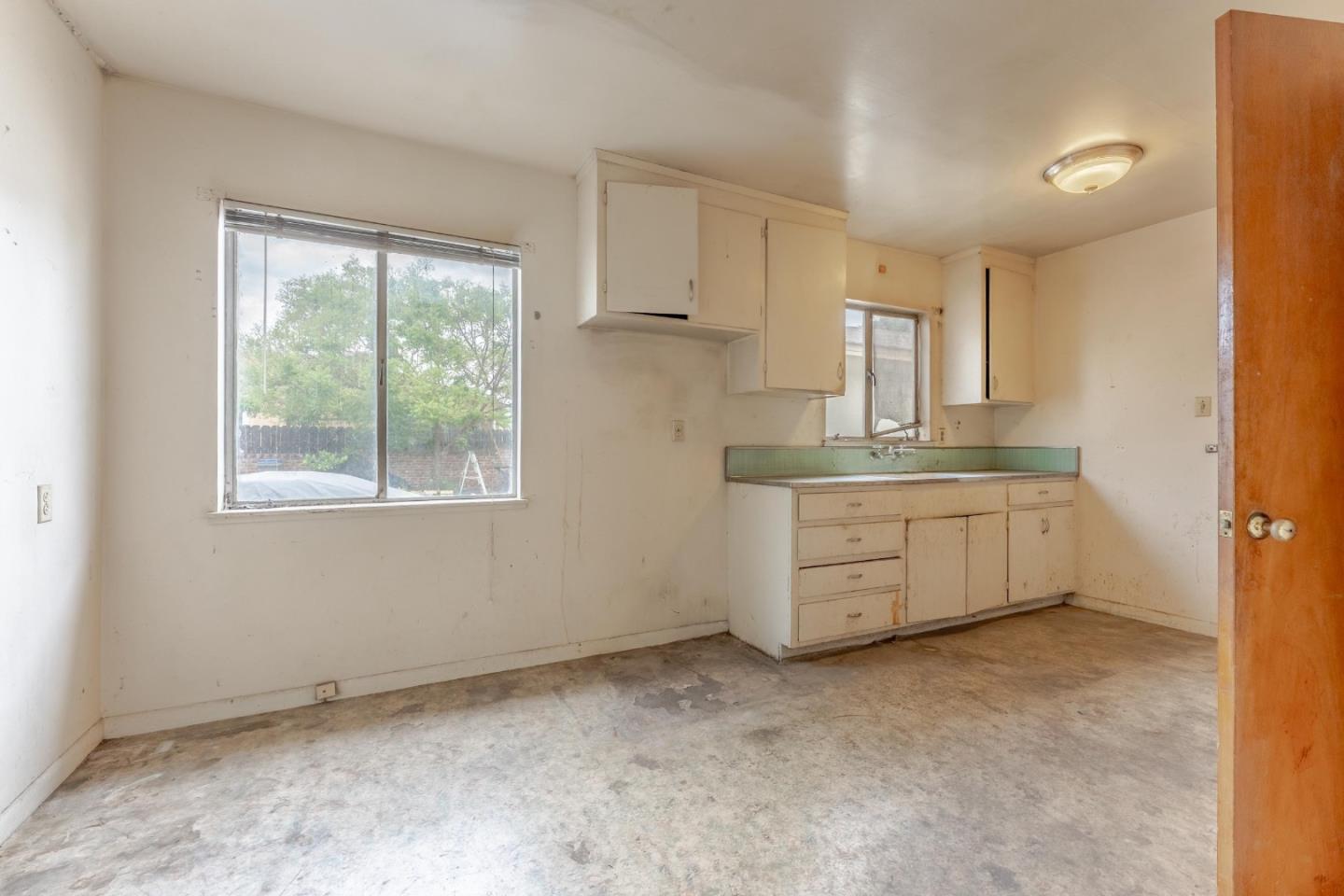 Detail Gallery Image 21 of 40 For 1030 Locust St, San Jose,  CA 95110 - 4 Beds | 2/1 Baths