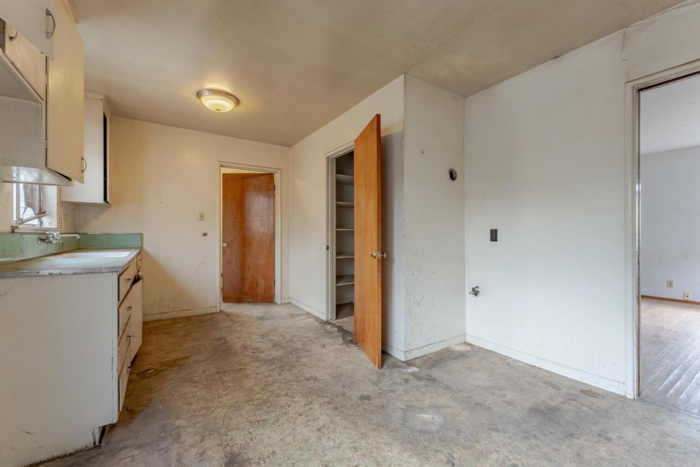 Detail Gallery Image 22 of 40 For 1030 Locust St, San Jose,  CA 95110 - 4 Beds | 2/1 Baths