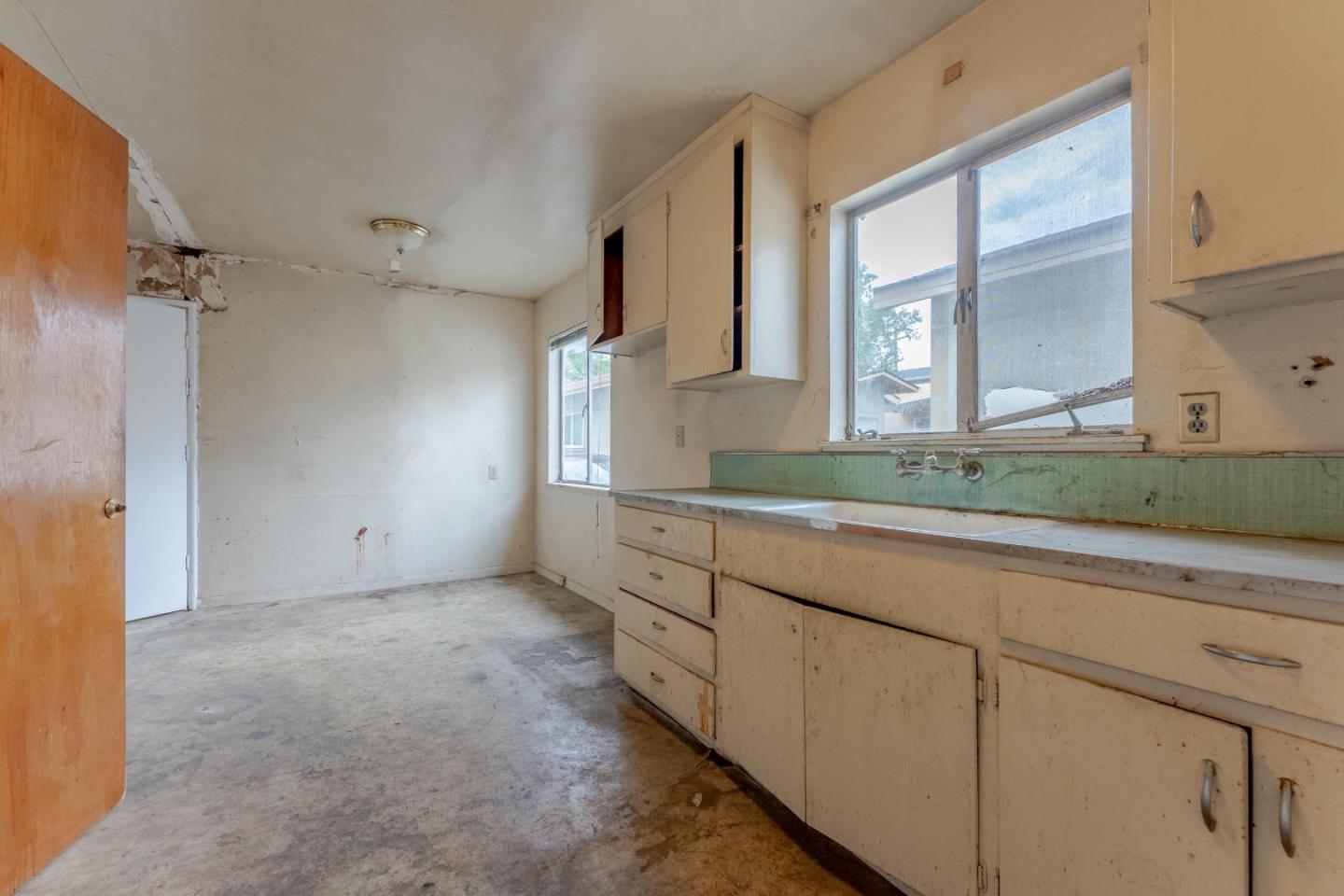 Detail Gallery Image 23 of 40 For 1030 Locust St, San Jose,  CA 95110 - 4 Beds | 2/1 Baths