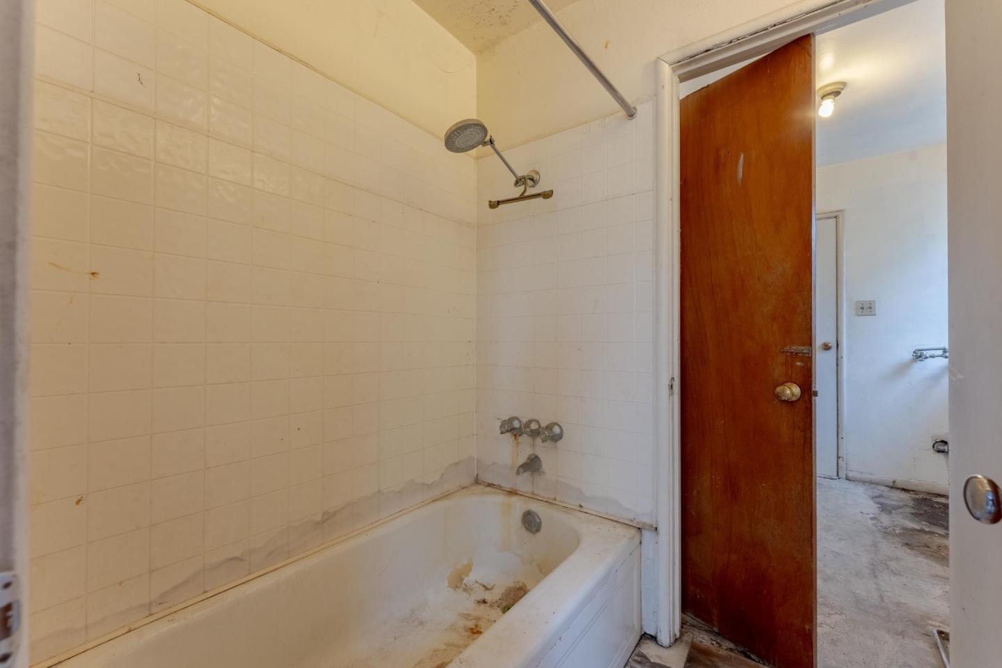 Detail Gallery Image 27 of 40 For 1030 Locust St, San Jose,  CA 95110 - 4 Beds | 2/1 Baths