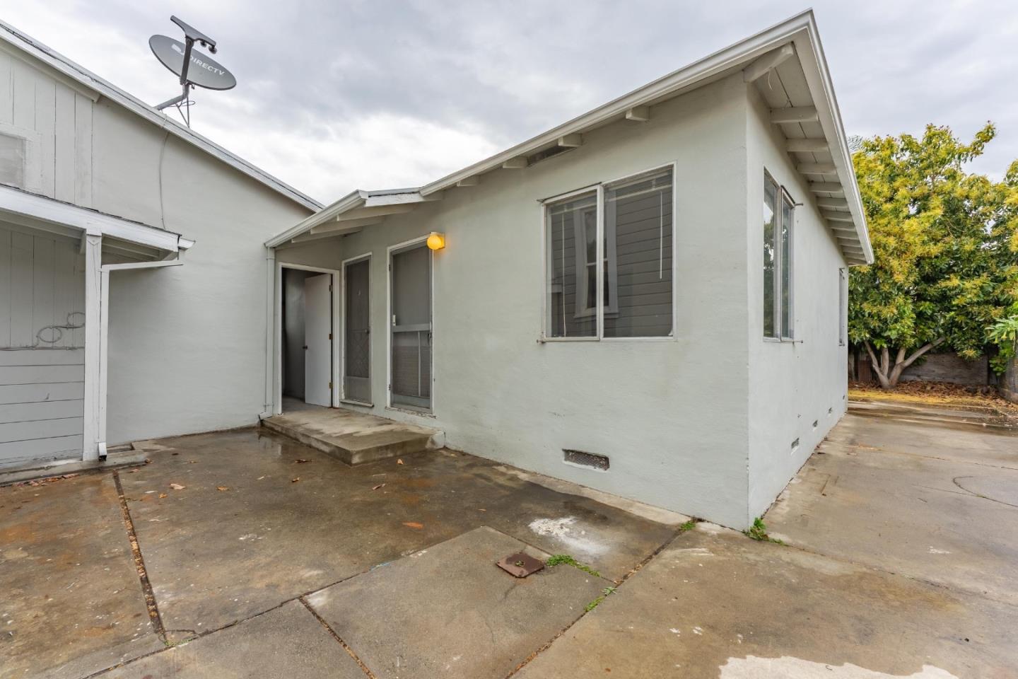 Detail Gallery Image 29 of 40 For 1030 Locust St, San Jose,  CA 95110 - 4 Beds | 2/1 Baths