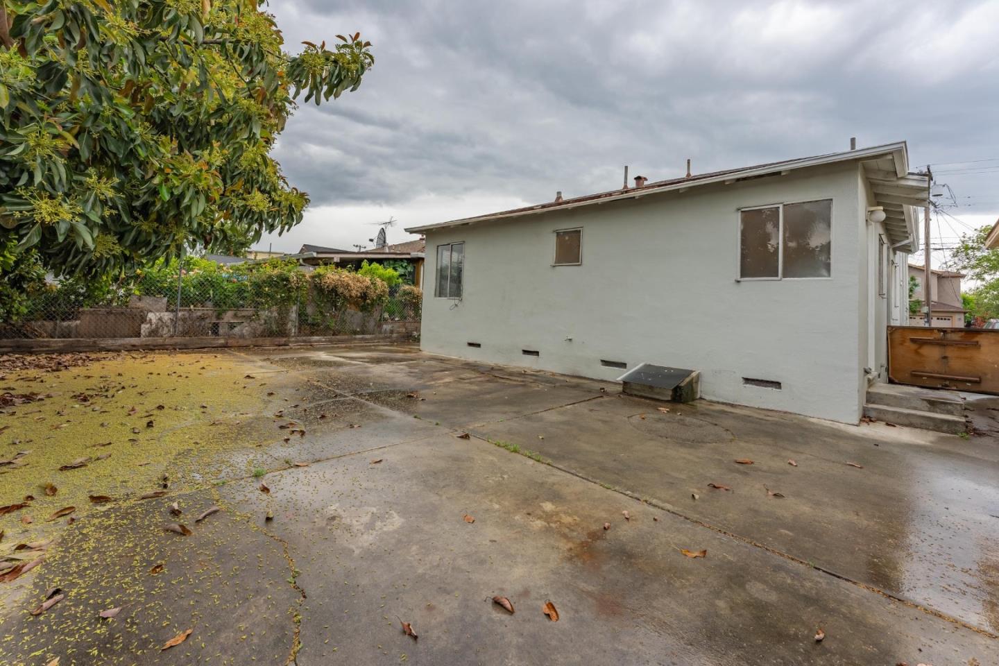 Detail Gallery Image 31 of 40 For 1030 Locust St, San Jose,  CA 95110 - 4 Beds | 2/1 Baths