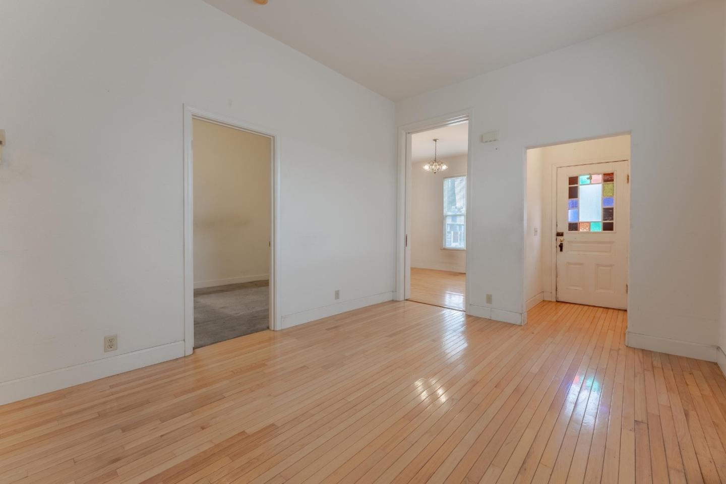 Detail Gallery Image 5 of 40 For 1030 Locust St, San Jose,  CA 95110 - 4 Beds | 2/1 Baths