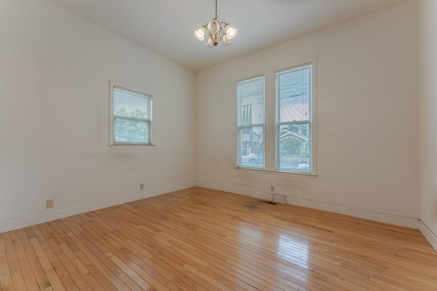 Detail Gallery Image 6 of 40 For 1030 Locust St, San Jose,  CA 95110 - 4 Beds | 2/1 Baths