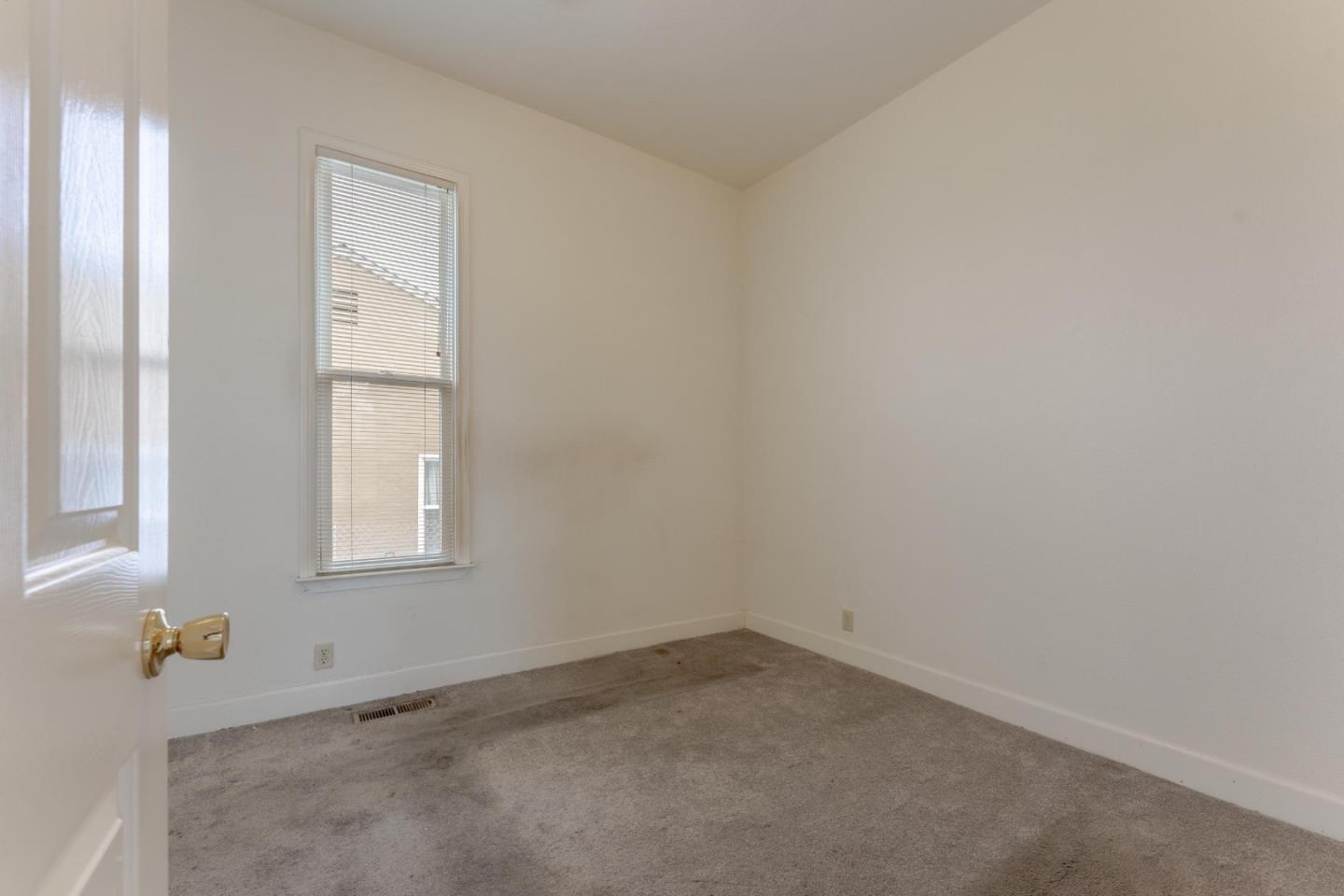 Detail Gallery Image 8 of 40 For 1030 Locust St, San Jose,  CA 95110 - 4 Beds | 2/1 Baths