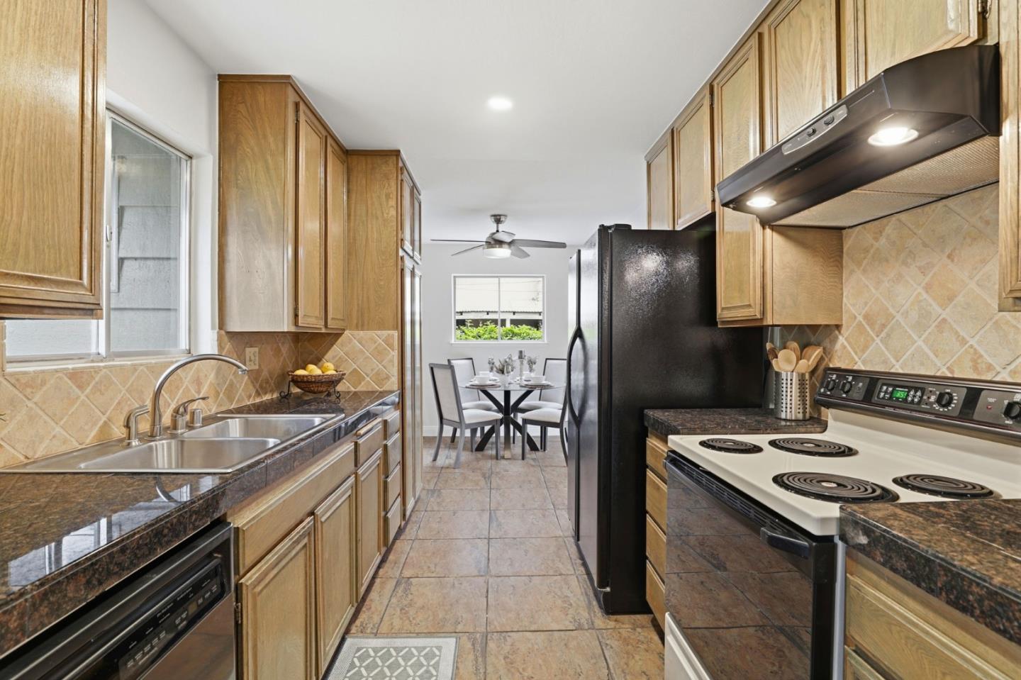 Detail Gallery Image 11 of 30 For 1544 Willowgate Dr, San Jose,  CA 95118 - 3 Beds | 2 Baths